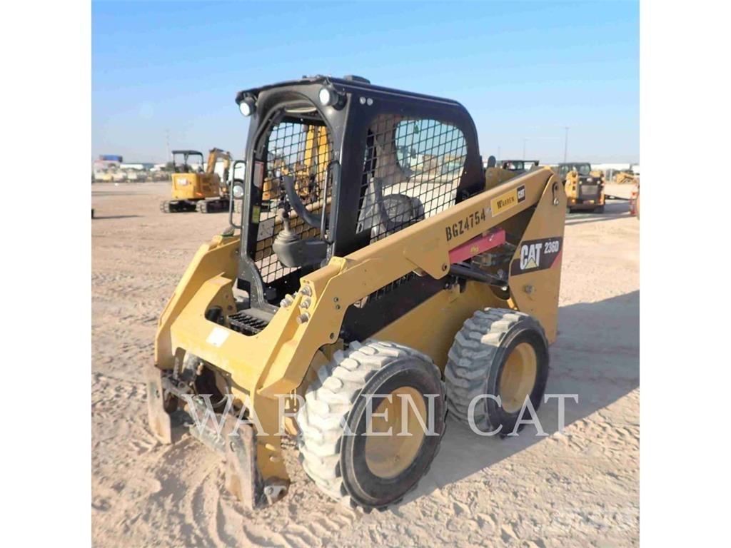 CAT 236D لوادر انزلاقية التوجيه