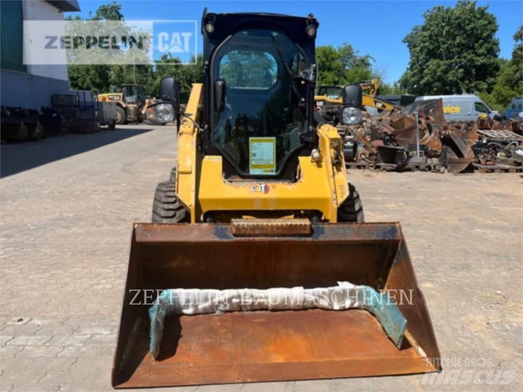 CAT 236D لوادر انزلاقية التوجيه