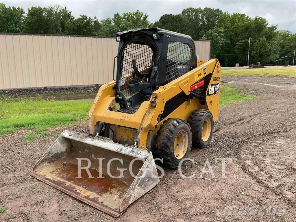 CAT 236D لوادر انزلاقية التوجيه
