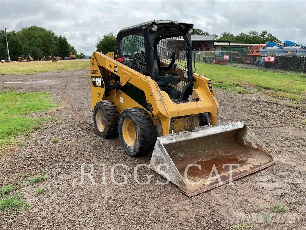 CAT 236D لوادر انزلاقية التوجيه
