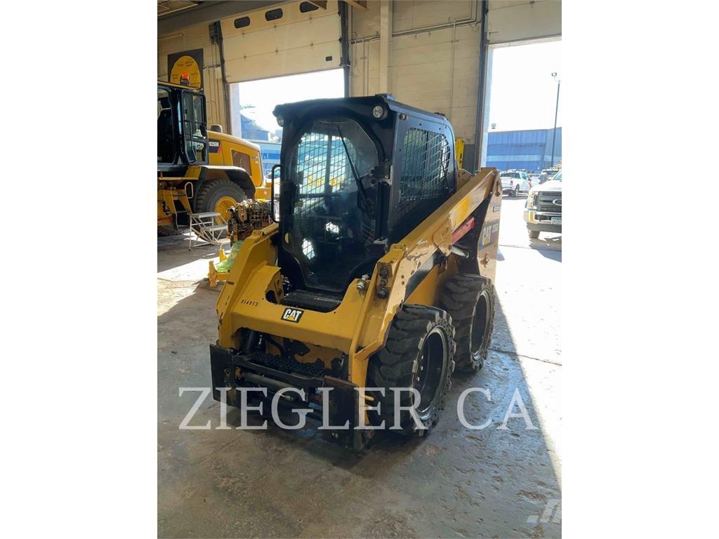CAT 236D لوادر انزلاقية التوجيه