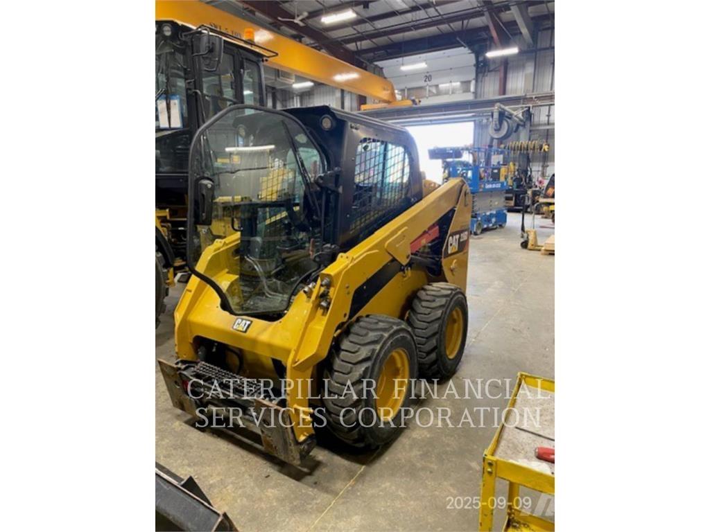 CAT 236D لوادر انزلاقية التوجيه