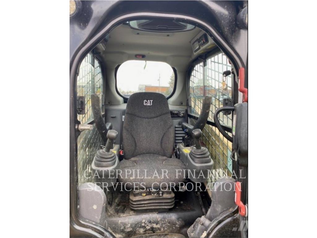 CAT 236D لوادر انزلاقية التوجيه