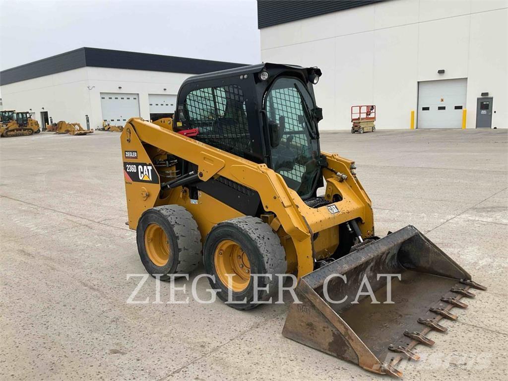 CAT 236D لوادر انزلاقية التوجيه