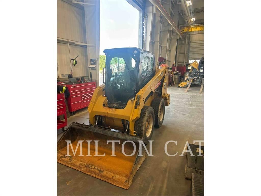 CAT 236D 3 لوادر انزلاقية التوجيه