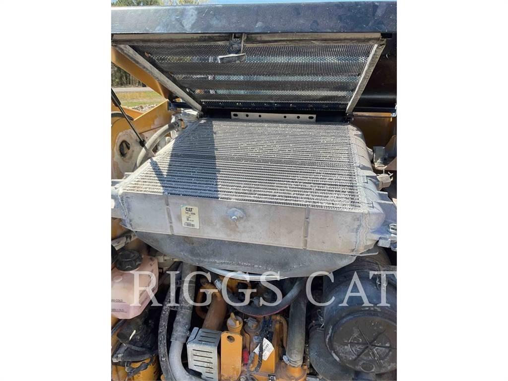 CAT 236D A لوادر انزلاقية التوجيه