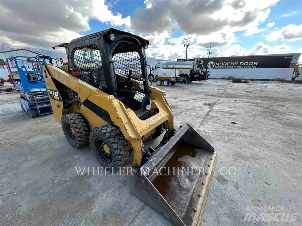 CAT 236D C1-H2 لوادر انزلاقية التوجيه