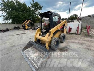 CAT 236D C1-H2 لوادر انزلاقية التوجيه