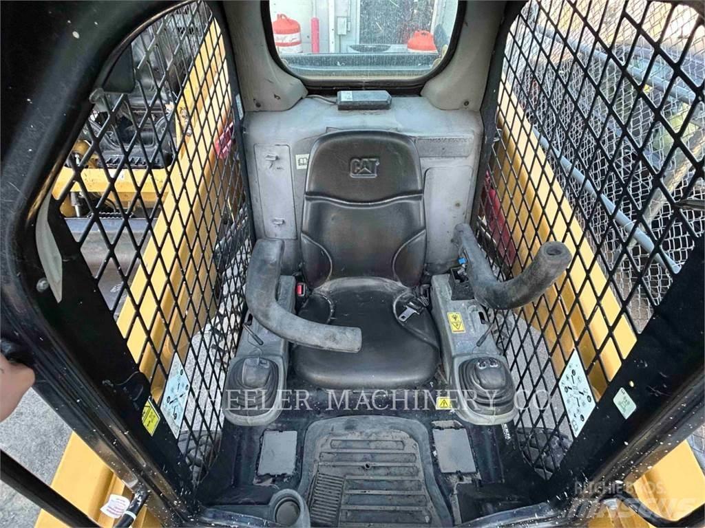 CAT 236D C1-H2 لوادر انزلاقية التوجيه