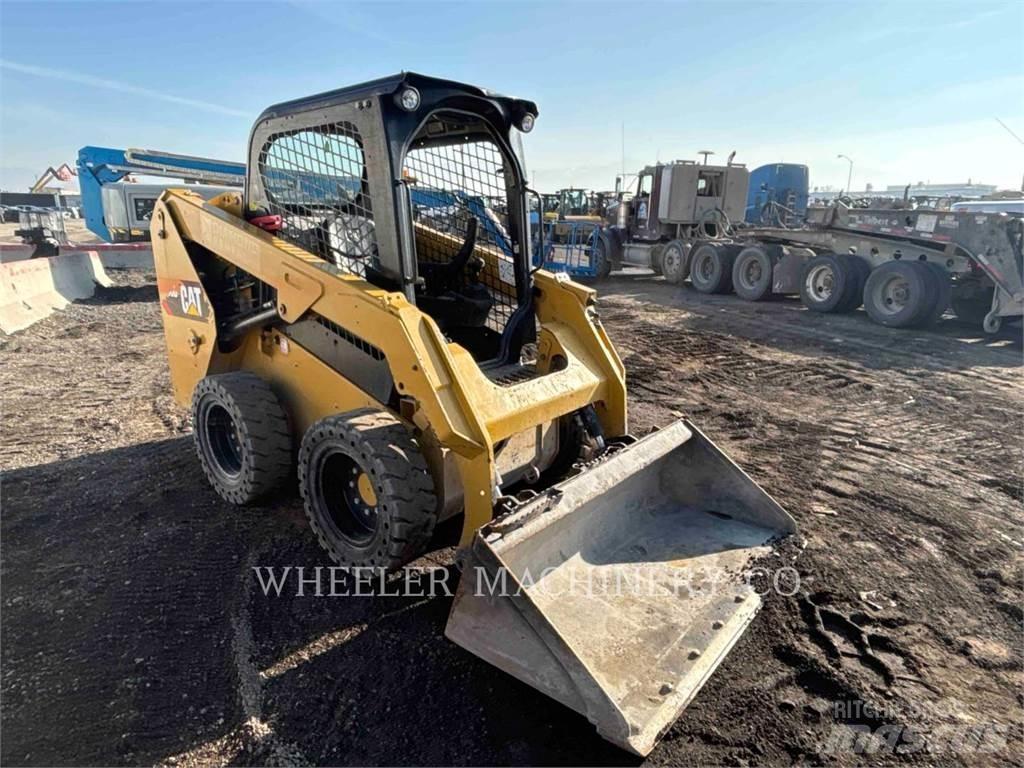 CAT 236D C1-H2 لوادر انزلاقية التوجيه