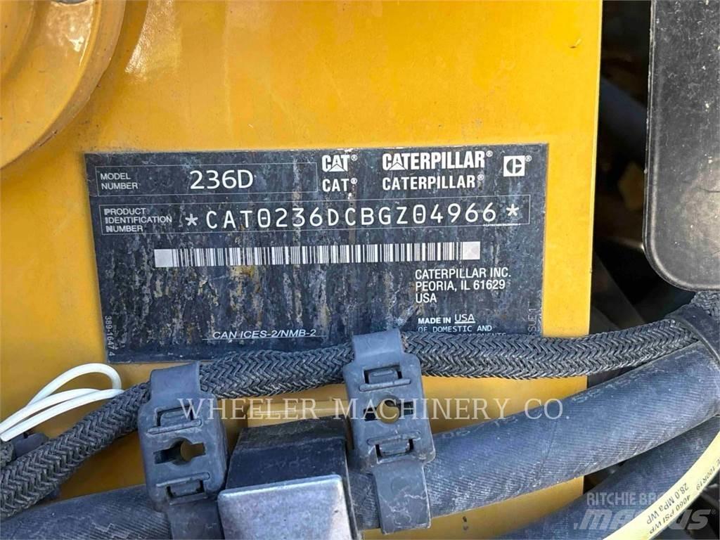 CAT 236D C1-H2 لوادر انزلاقية التوجيه
