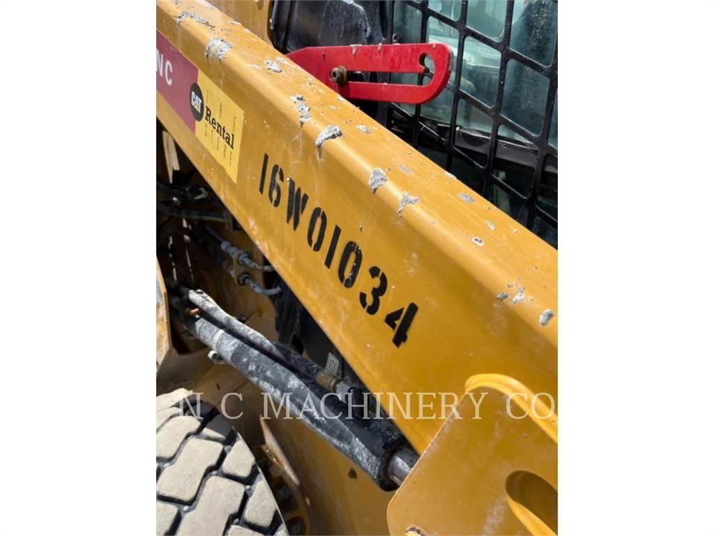 CAT 236D H2CB لوادر انزلاقية التوجيه