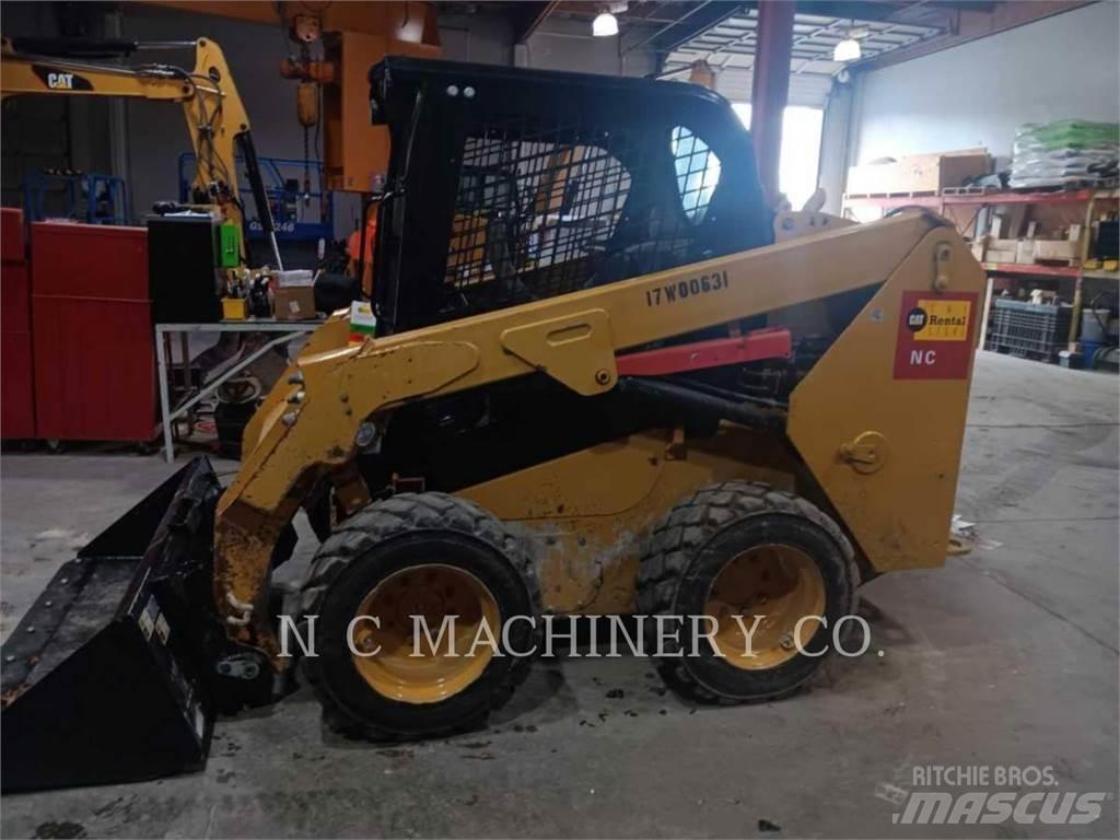 CAT 236D H2CN لوادر انزلاقية التوجيه