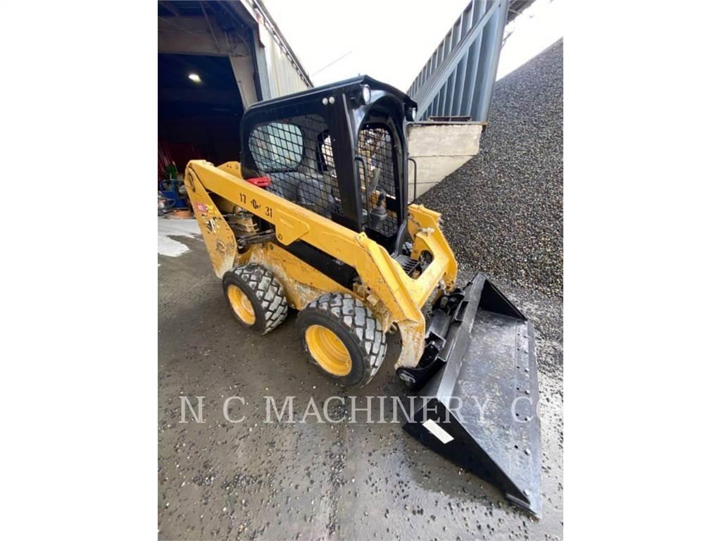 CAT 236D H2CN لوادر انزلاقية التوجيه