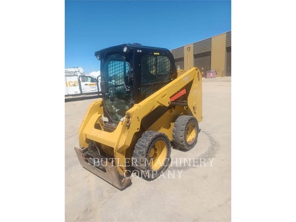 CAT 236D3 لوادر انزلاقية التوجيه