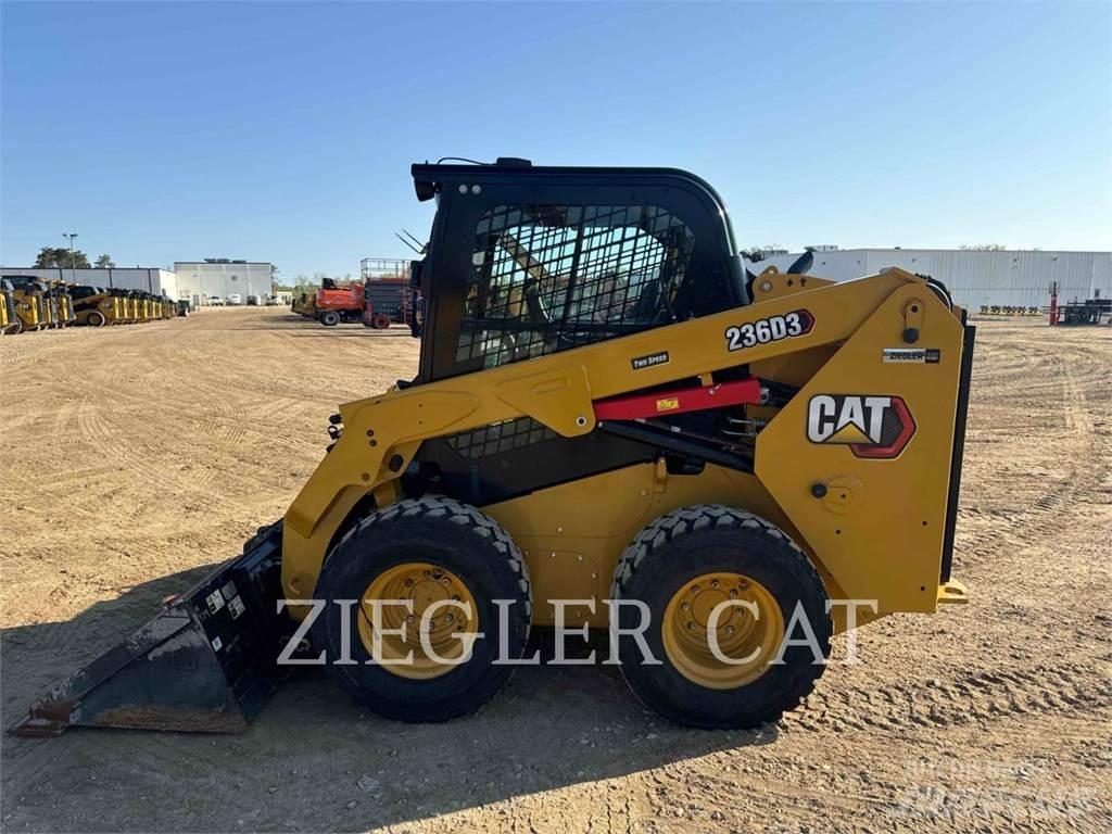 CAT 236D3 لوادر انزلاقية التوجيه