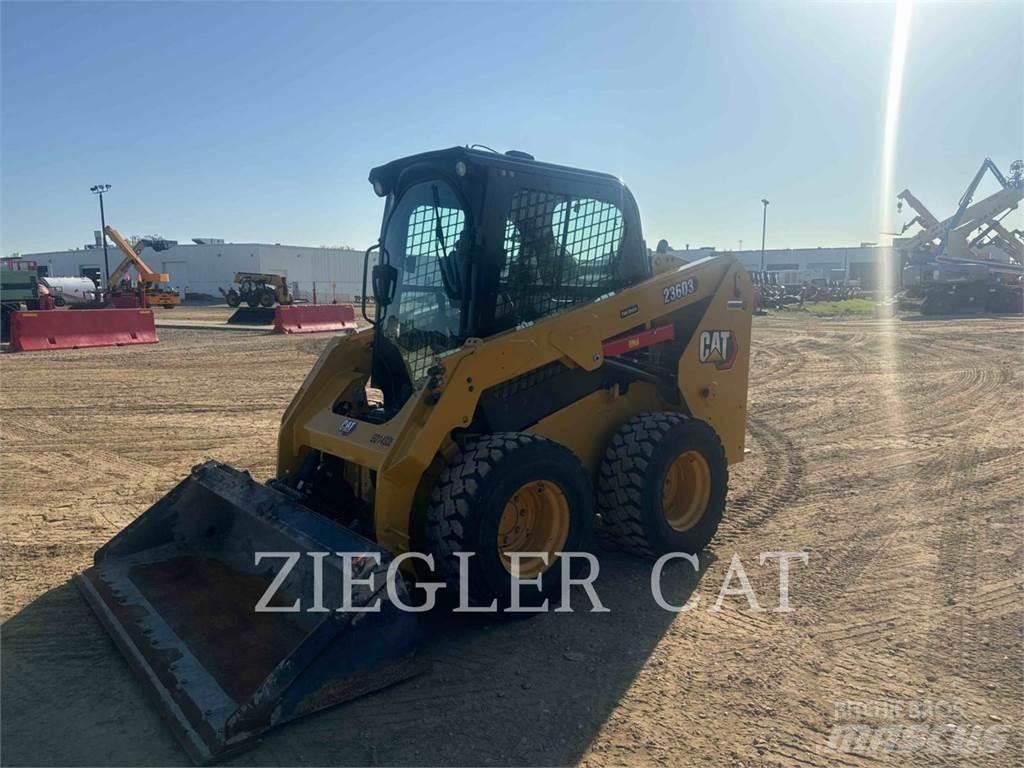 CAT 236D3 لوادر انزلاقية التوجيه