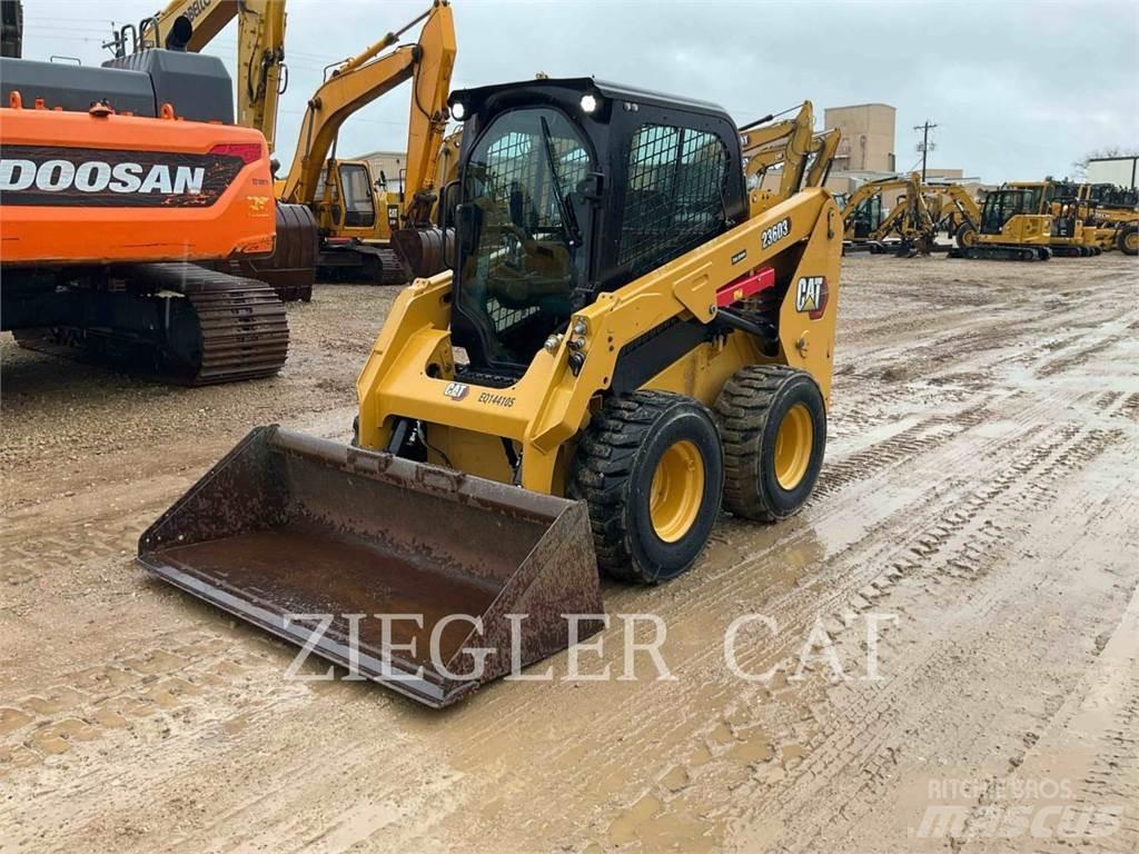 CAT 236D3 لوادر انزلاقية التوجيه