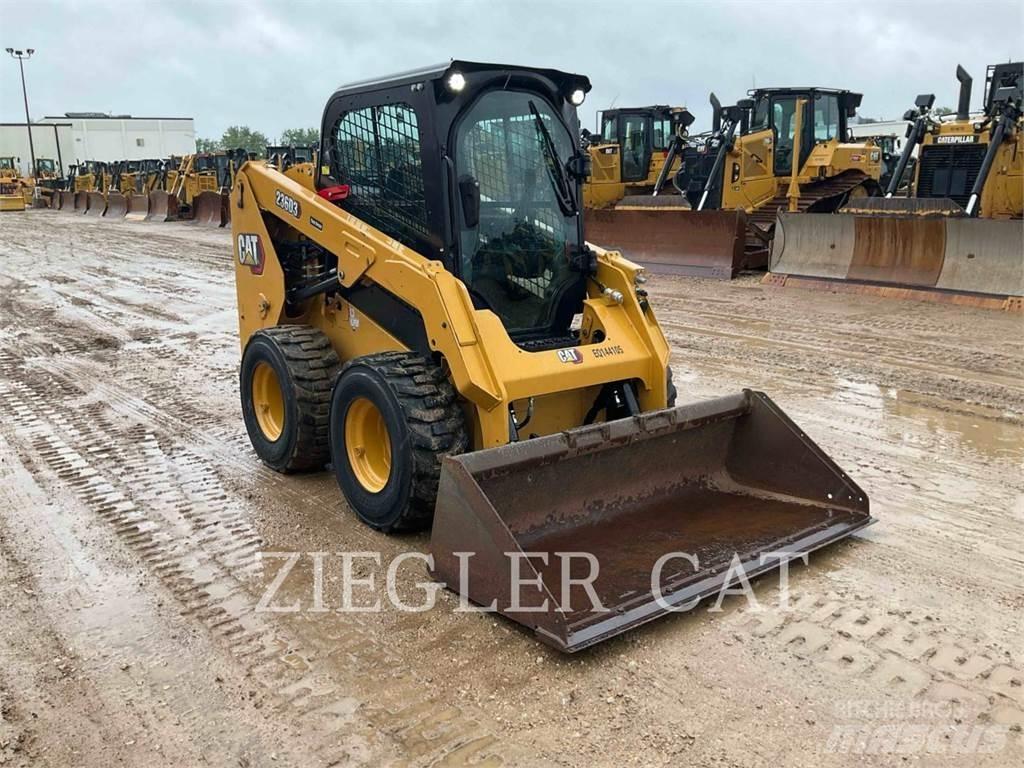 CAT 236D3 لوادر انزلاقية التوجيه