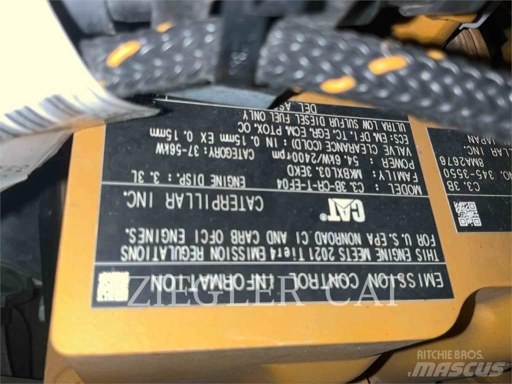 CAT 236D3 لوادر انزلاقية التوجيه