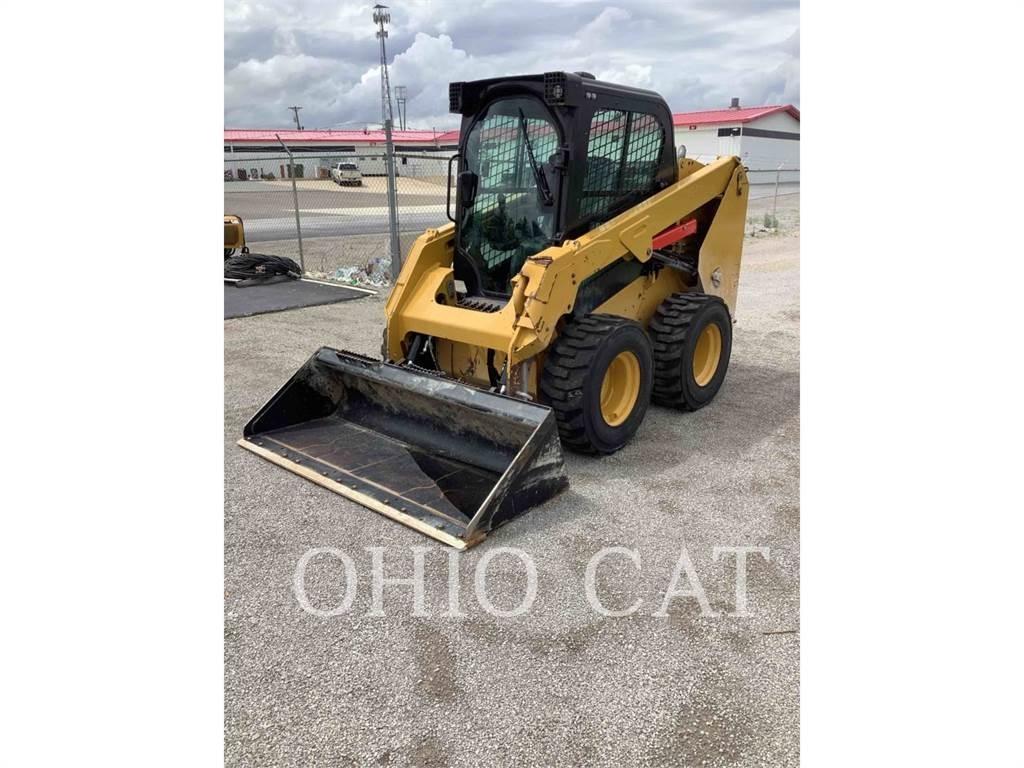 CAT 236D3 لوادر انزلاقية التوجيه