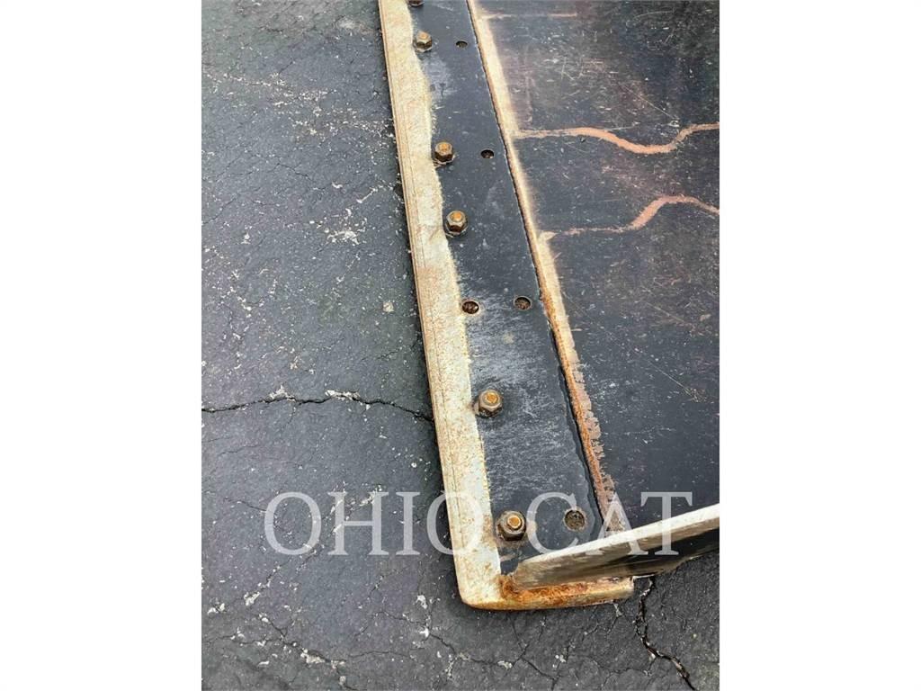 CAT 236D3 لوادر انزلاقية التوجيه