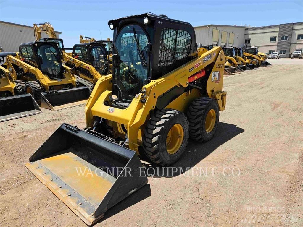 CAT 236D3 لوادر انزلاقية التوجيه