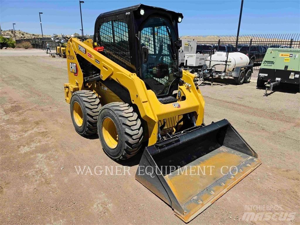 CAT 236D3 لوادر انزلاقية التوجيه