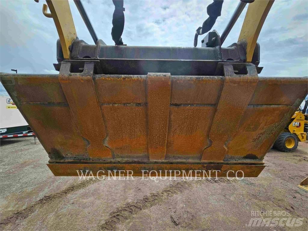 CAT 236D3 لوادر انزلاقية التوجيه