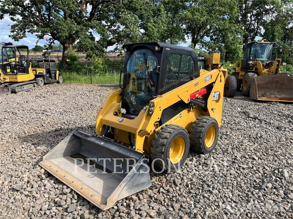 CAT 236D3 لوادر انزلاقية التوجيه