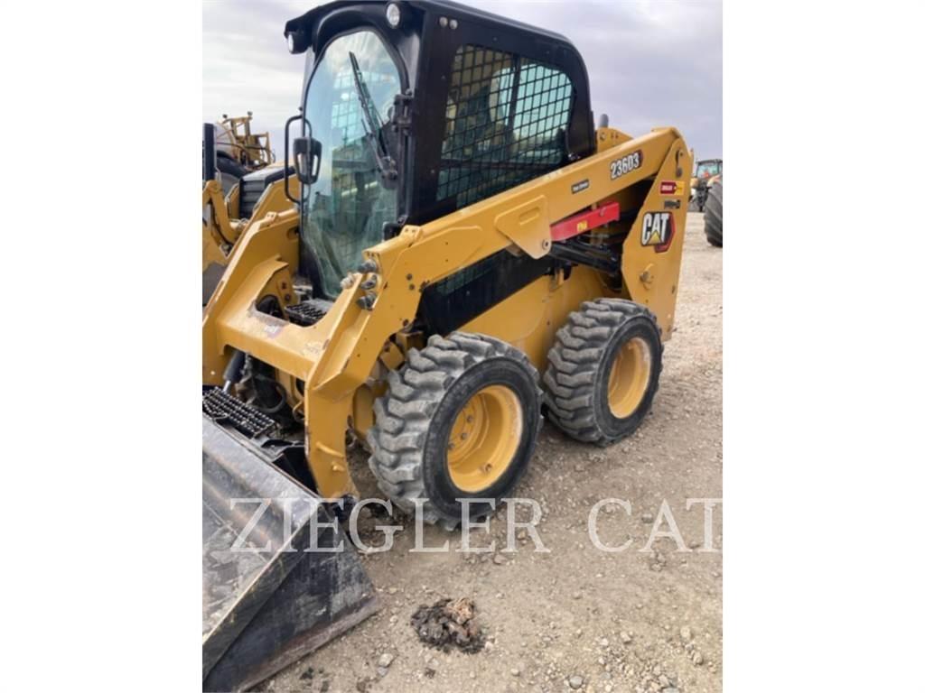 CAT 236D3 لوادر انزلاقية التوجيه