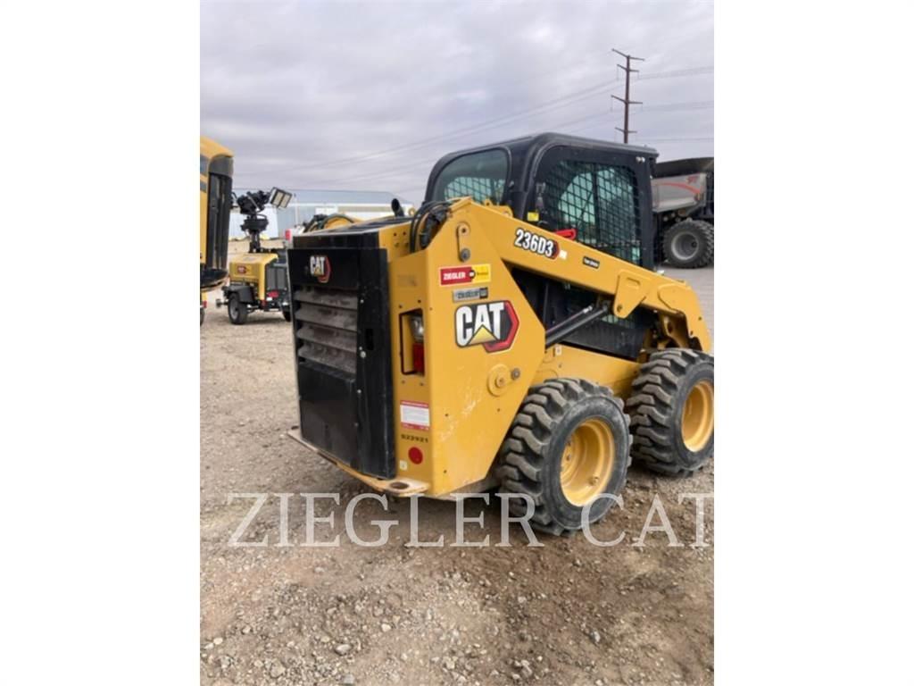 CAT 236D3 لوادر انزلاقية التوجيه