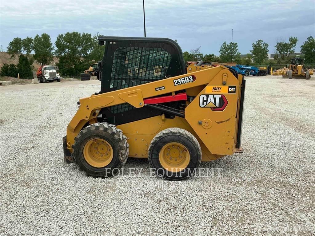 CAT 236D3 لوادر انزلاقية التوجيه