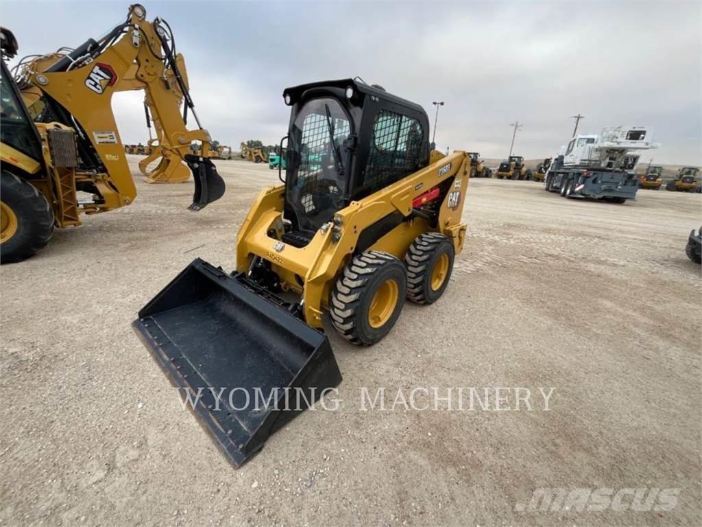 CAT 236D3 لوادر انزلاقية التوجيه