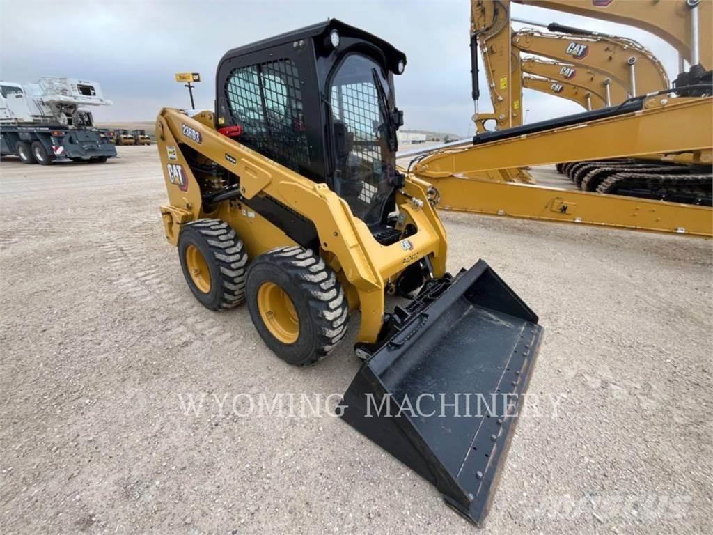 CAT 236D3 لوادر انزلاقية التوجيه