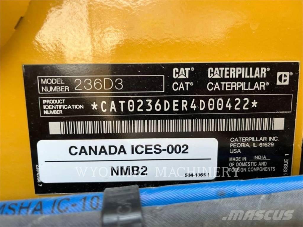 CAT 236D3 لوادر انزلاقية التوجيه