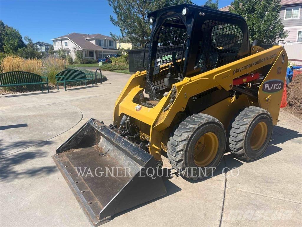 CAT 236D3 لوادر انزلاقية التوجيه