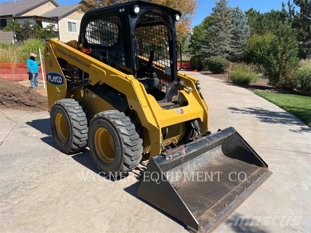 CAT 236D3 لوادر انزلاقية التوجيه