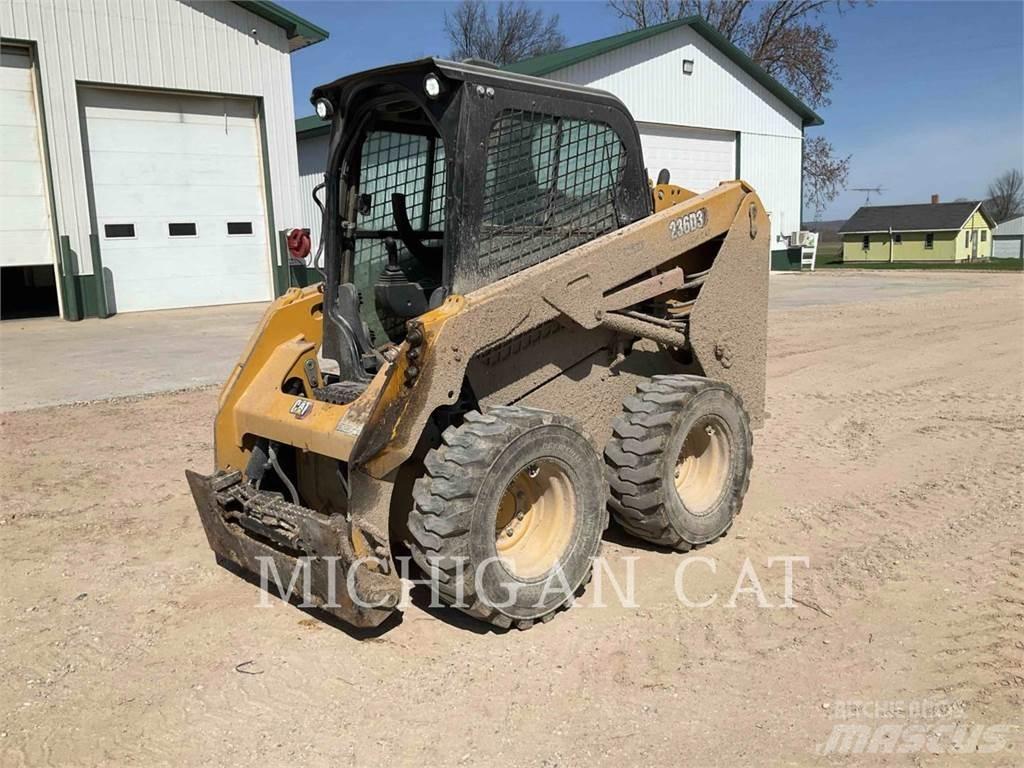 CAT 236D3 A2Q لوادر انزلاقية التوجيه