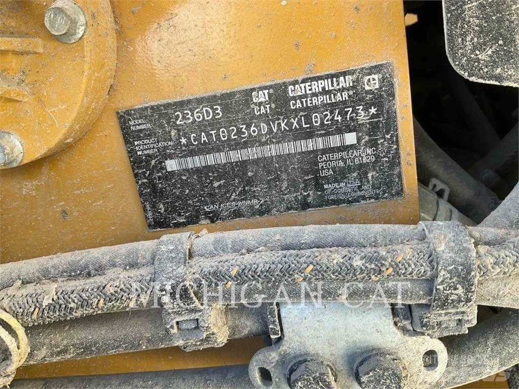 CAT 236D3 A2Q لوادر انزلاقية التوجيه