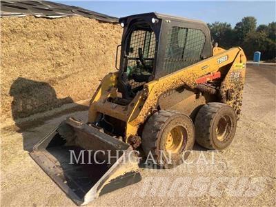 CAT 236D3 AQ لوادر انزلاقية التوجيه