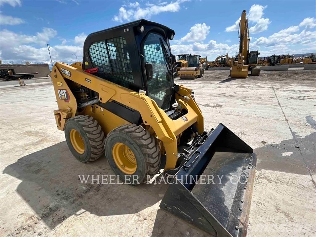 CAT 236D3 C3H2 لوادر انزلاقية التوجيه