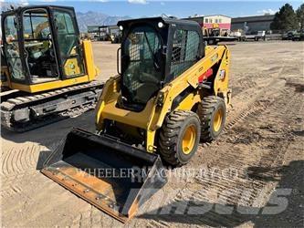 CAT 236D3 C3H2 لوادر انزلاقية التوجيه