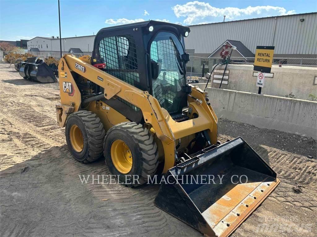 CAT 236D3 C3H2 لوادر انزلاقية التوجيه