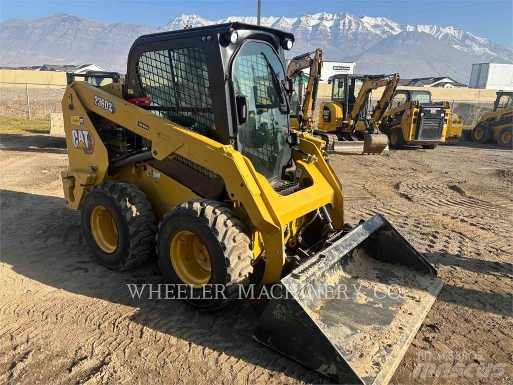 CAT 236D3 C3H2 لوادر انزلاقية التوجيه