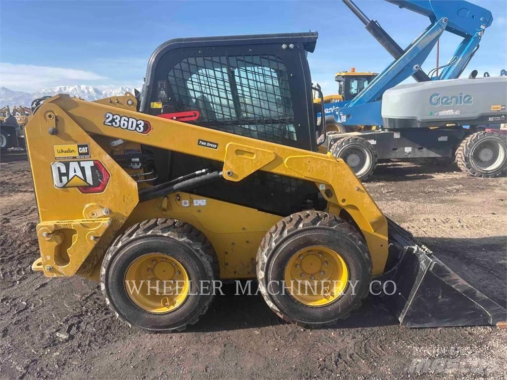 CAT 236D3 C3H2 لوادر انزلاقية التوجيه