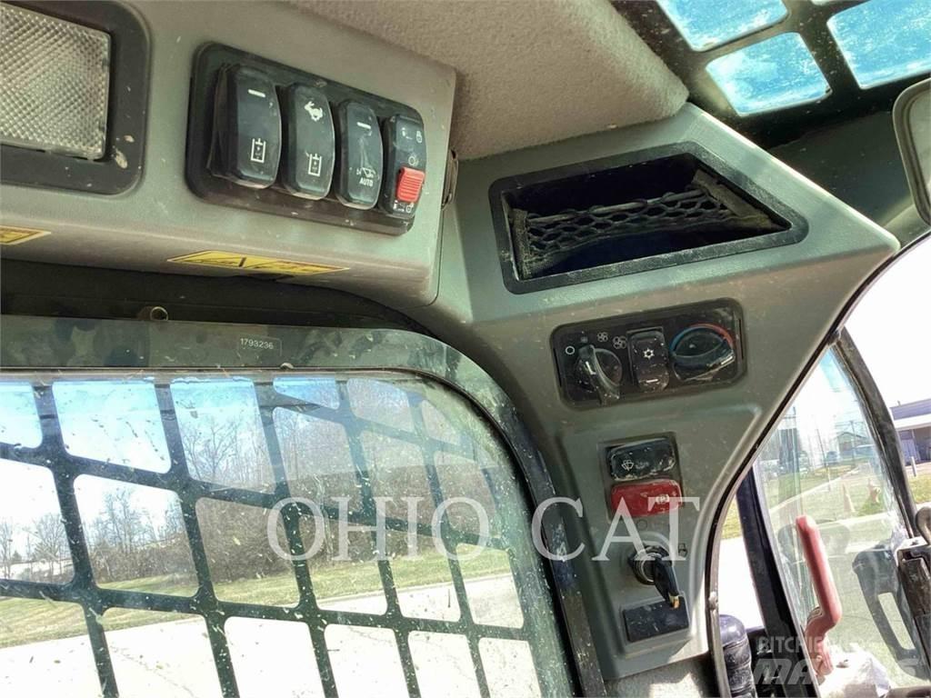 CAT 236D3 C3H2 لوادر انزلاقية التوجيه