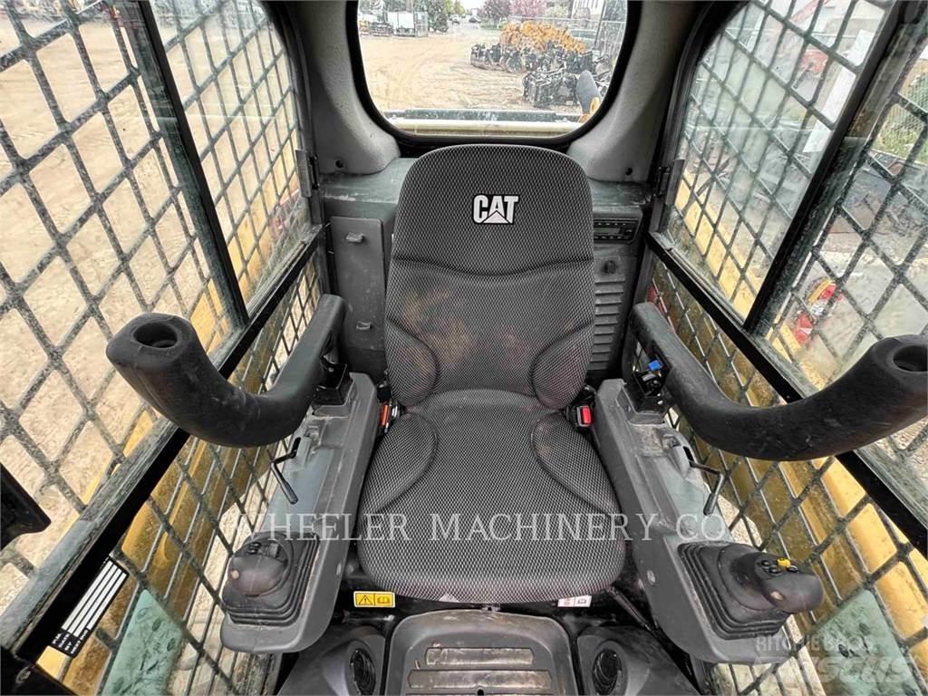 CAT 236D3 C3H2 لوادر انزلاقية التوجيه