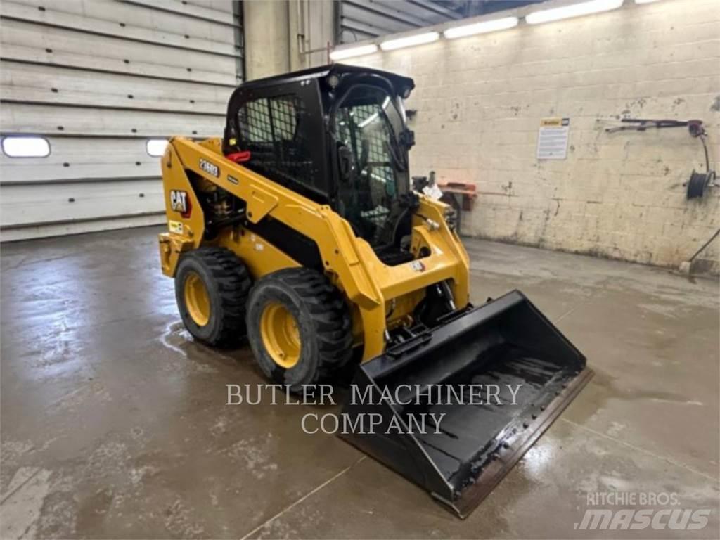 CAT 236D3 C3H2 لوادر انزلاقية التوجيه