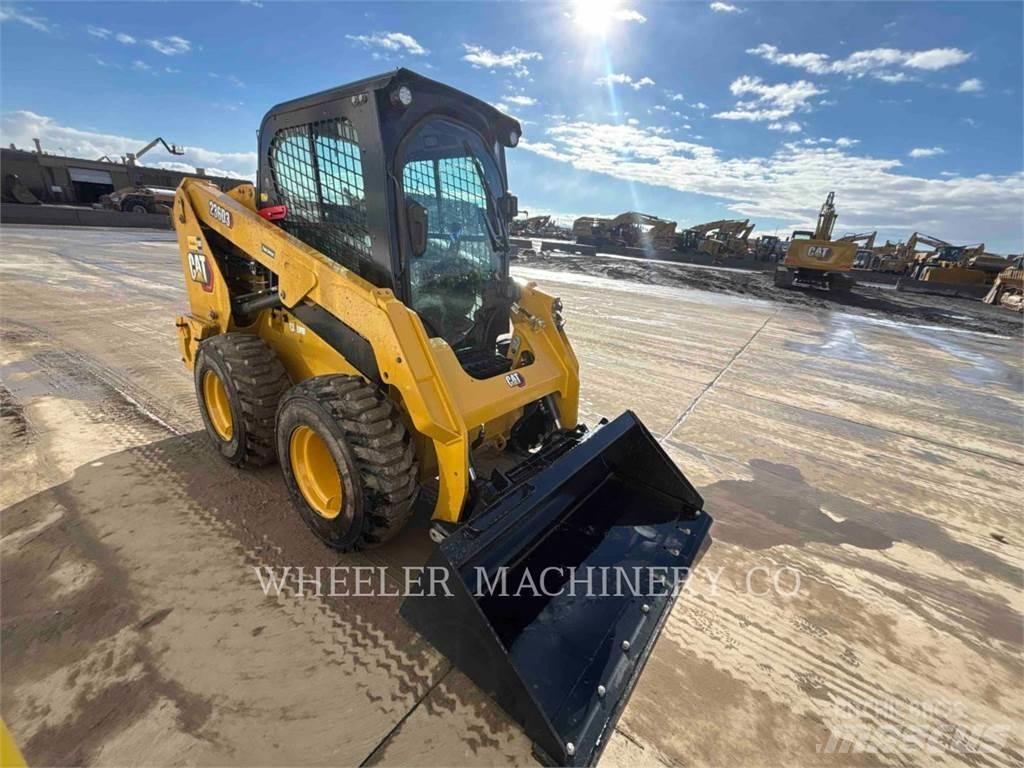 CAT 236D3 C3H2 لوادر انزلاقية التوجيه